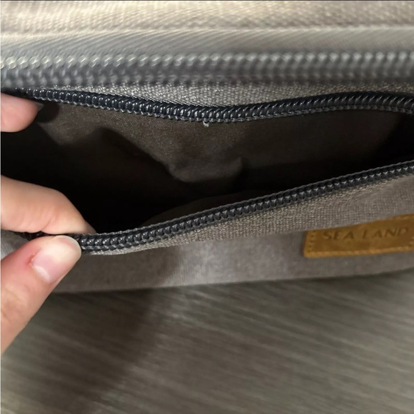 grey travel amenity/makeup bag with pockets - Picture 7 of 11